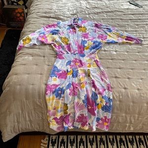 Beautiful vintage Sacha Khan dress . 100% rayon size 6